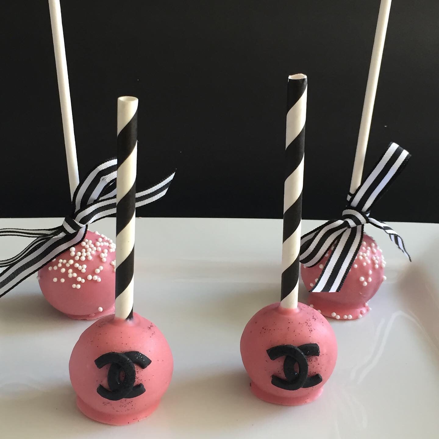 Dozen (12) Themed Cake Pops 🍡